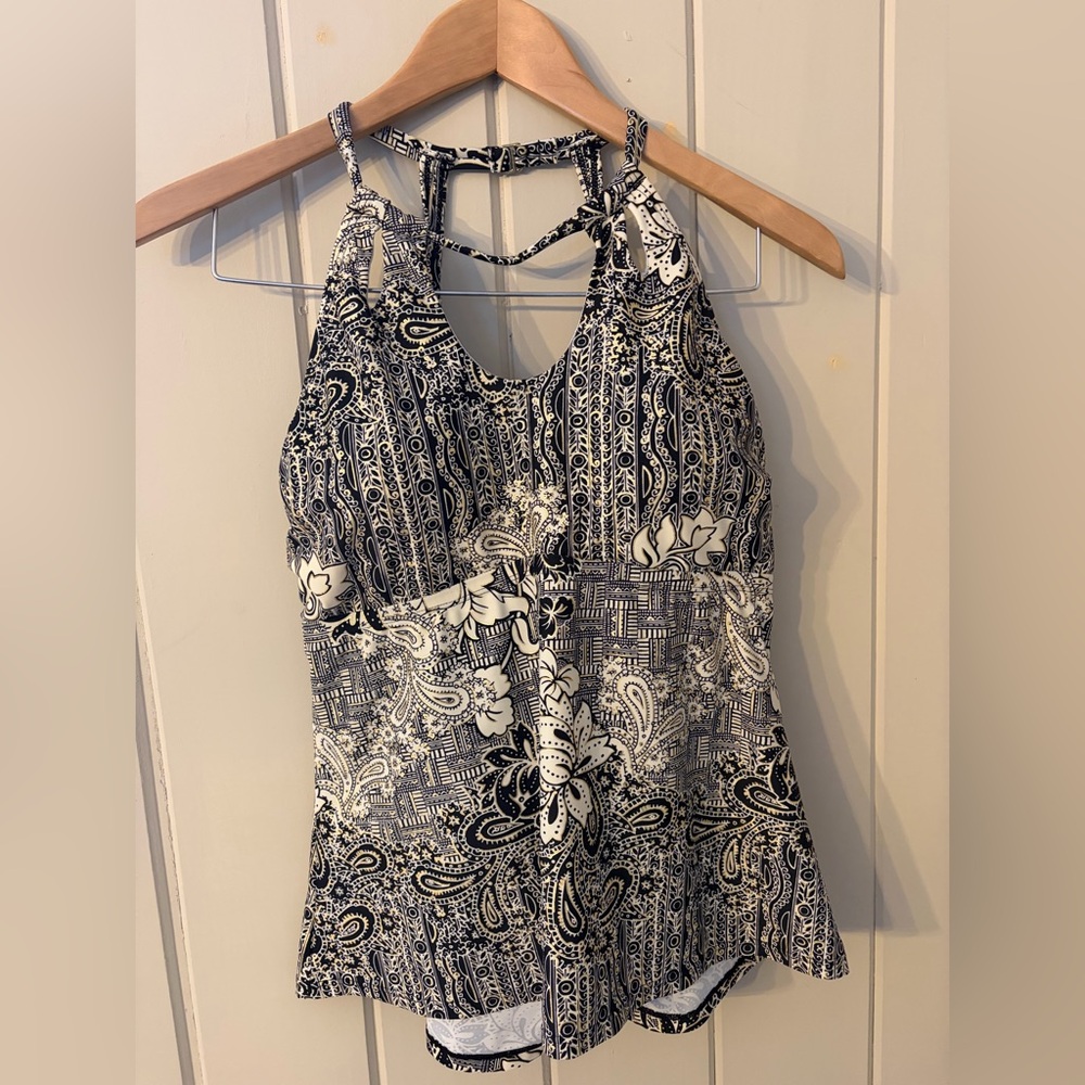 Women’s St. John’s Bay two-piece swimsuit in size 12 fits like size 8 swim skirt